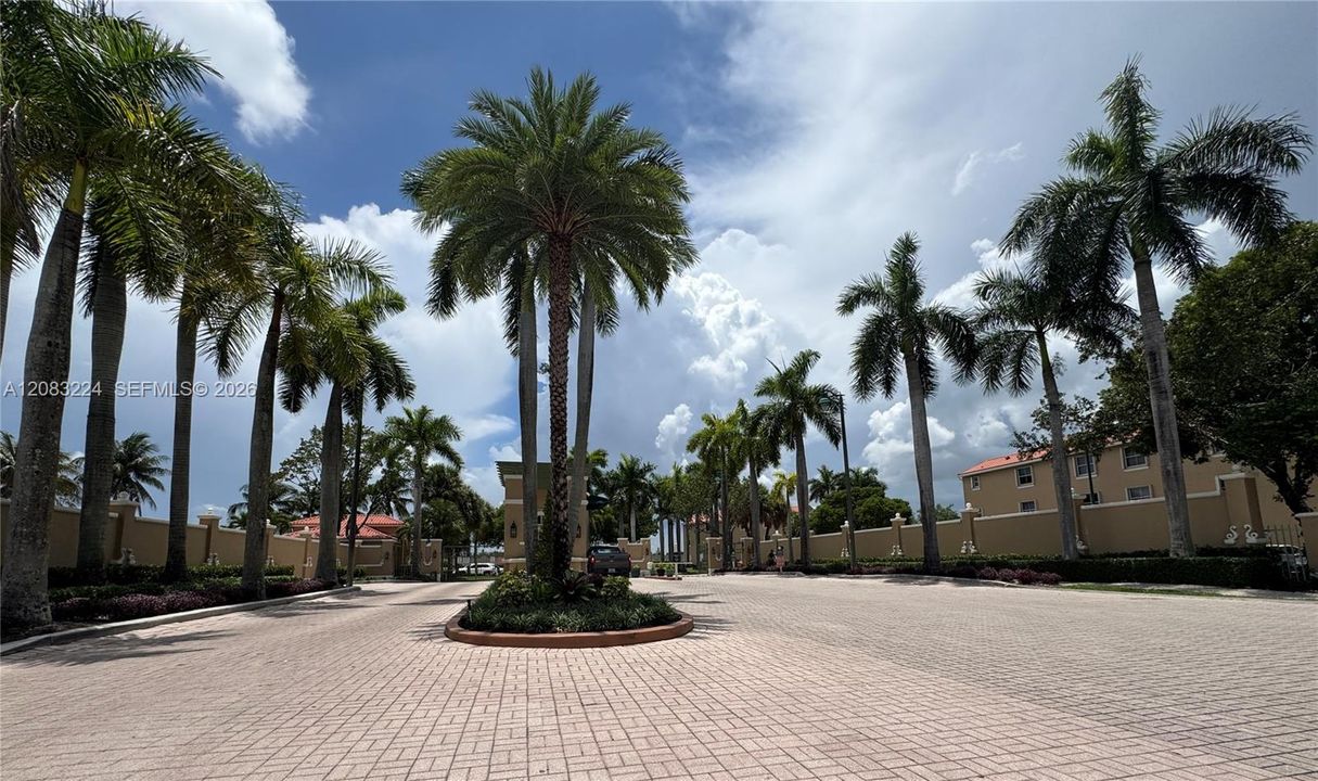 For Rent: $2,700 (3 beds, 2 baths, 1271 Square Feet)