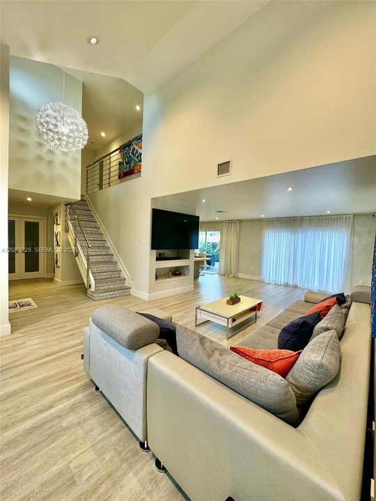 For Sale: $775,000 (4 beds, 3 baths, 2043 Square Feet)