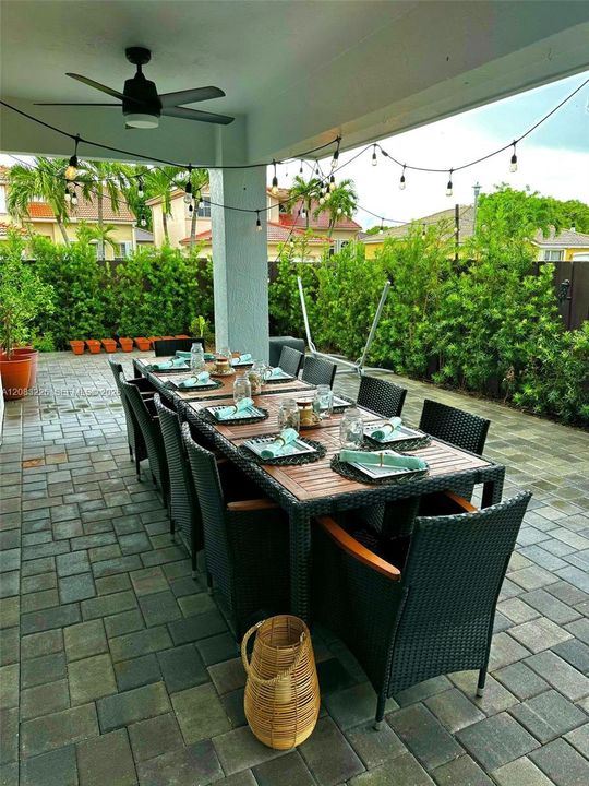 For Sale: $775,000 (4 beds, 3 baths, 2043 Square Feet)