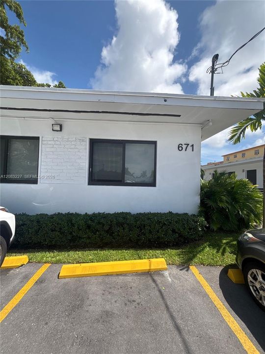 For Rent: $1,600 (0 beds, 1 baths, 375 Square Feet)