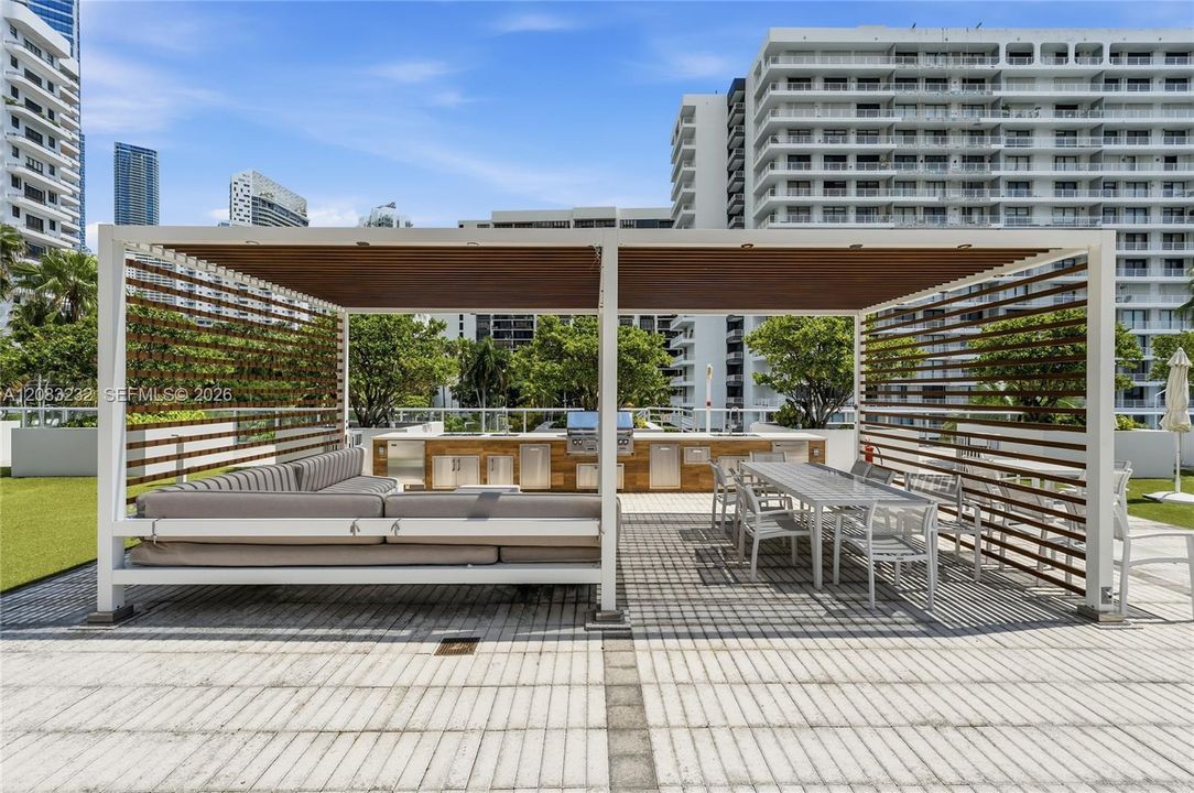 For Sale: $1,015,000 (2 beds, 2 baths, 1640 Square Feet)