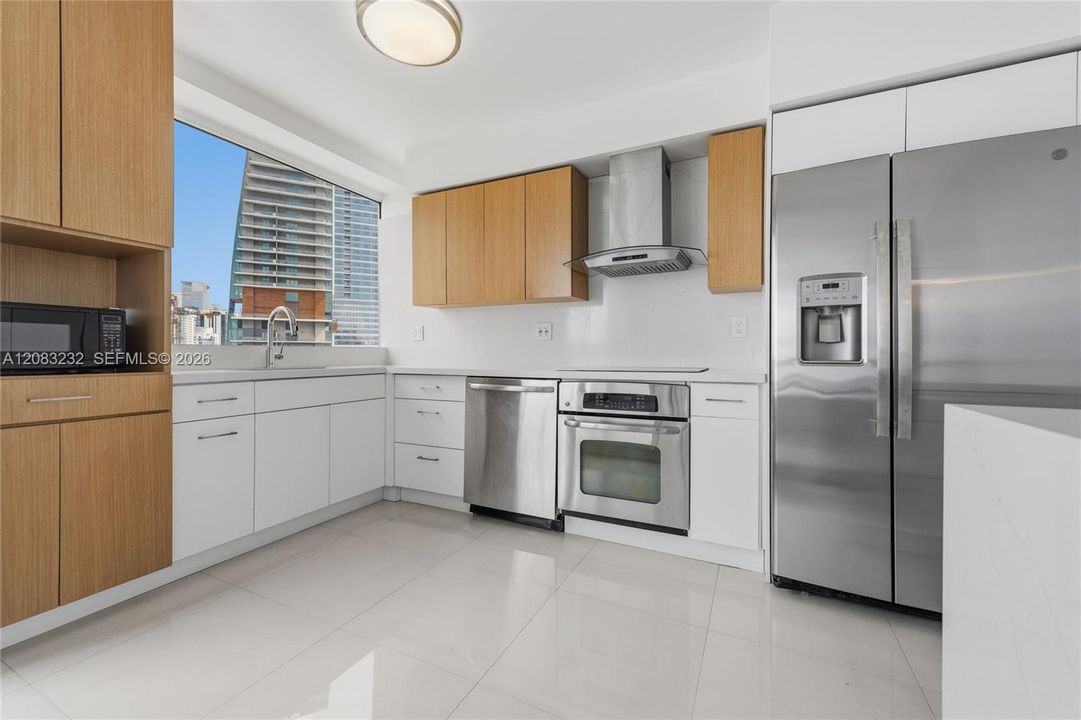 For Sale: $1,015,000 (2 beds, 2 baths, 1640 Square Feet)