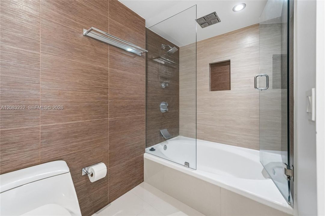 For Sale: $1,015,000 (2 beds, 2 baths, 1640 Square Feet)