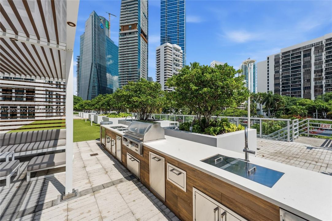 For Sale: $1,015,000 (2 beds, 2 baths, 1640 Square Feet)