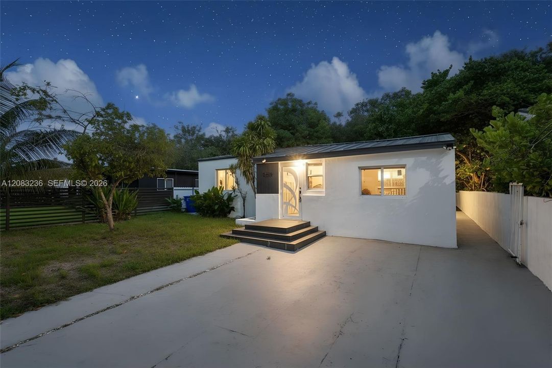 For Rent: $4,500 (4 beds, 3 baths, 1244 Square Feet)