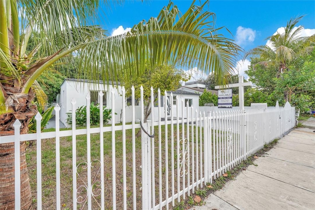 For Rent: $4,500 (4 beds, 3 baths, 1244 Square Feet)