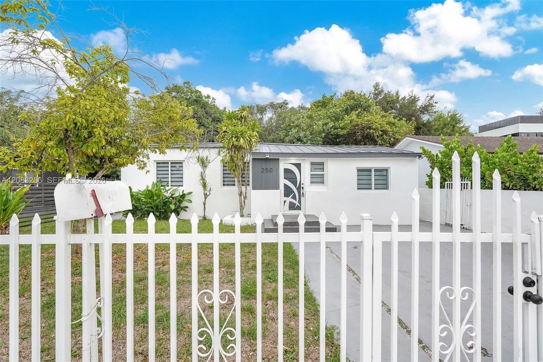 For Rent: $4,500 (4 beds, 3 baths, 1244 Square Feet)