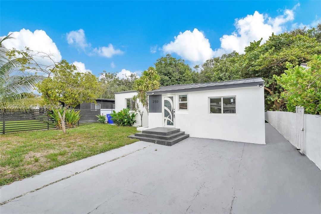 For Rent: $4,500 (4 beds, 3 baths, 1244 Square Feet)