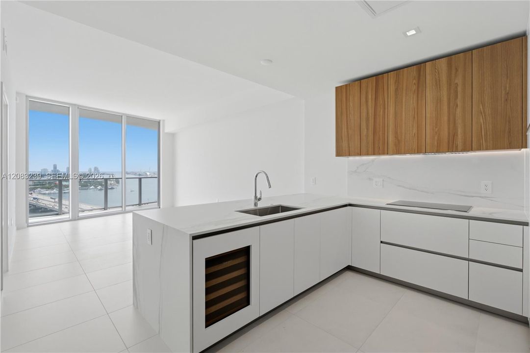 For Rent: $6,500 (1 beds, 2 baths, 1216 Square Feet)