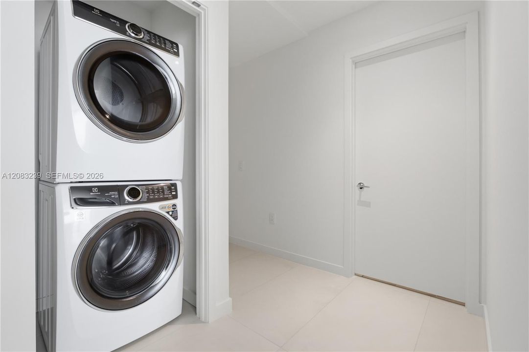 For Rent: $6,500 (1 beds, 2 baths, 1216 Square Feet)