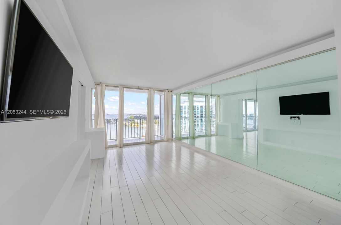 В аренду: $3,000 (2 спален, 2 ванн, 1030 Квадратных фут)
