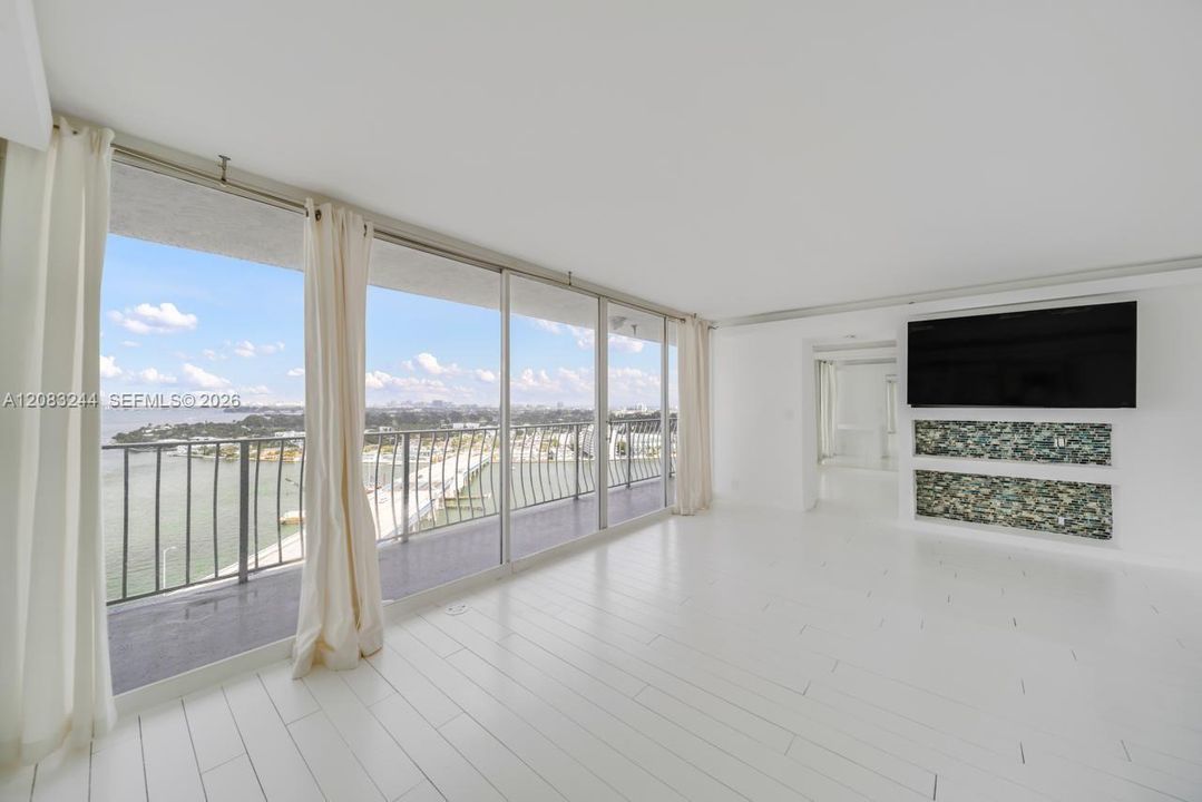 В аренду: $3,000 (2 спален, 2 ванн, 1030 Квадратных фут)