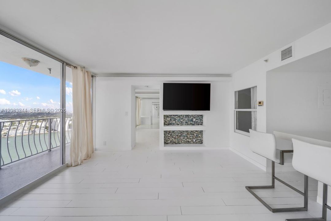 В аренду: $3,000 (2 спален, 2 ванн, 1030 Квадратных фут)