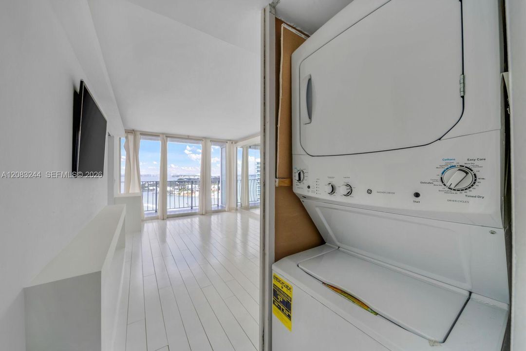 В аренду: $3,000 (2 спален, 2 ванн, 1030 Квадратных фут)