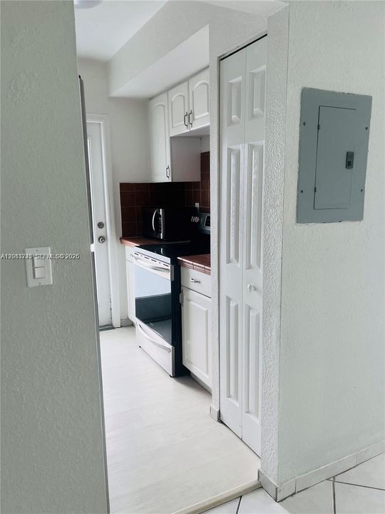For Rent: $1,700 (1 beds, 1 baths, 663 Square Feet)