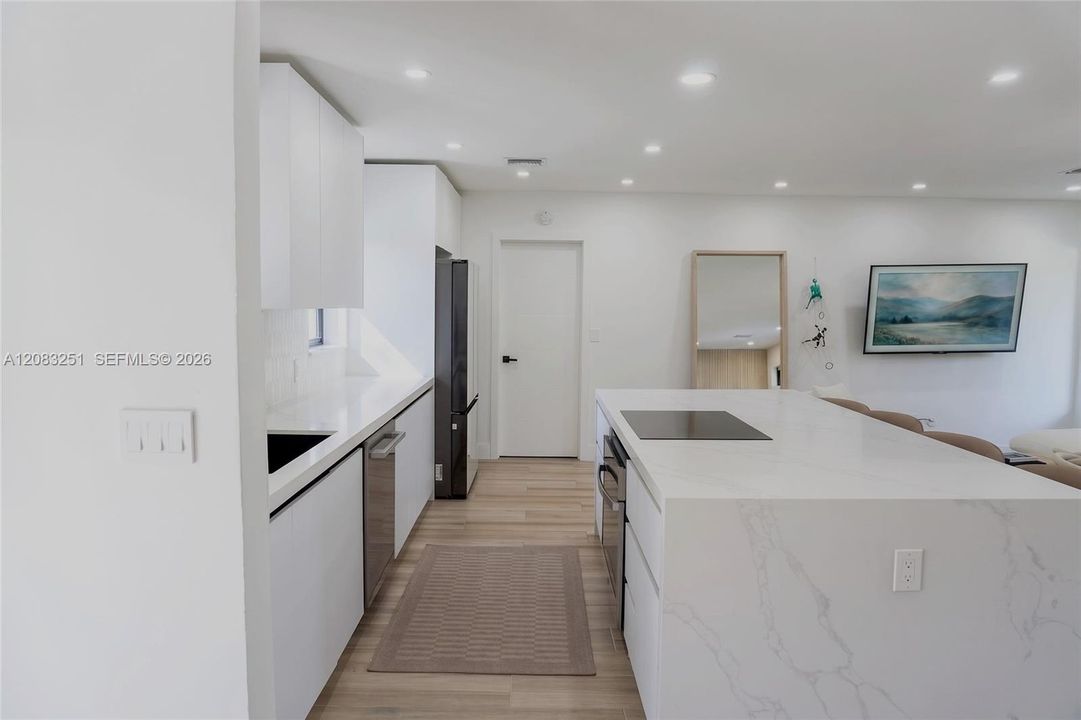 For Rent: $4,500 (3 beds, 2 baths, 1726 Square Feet)