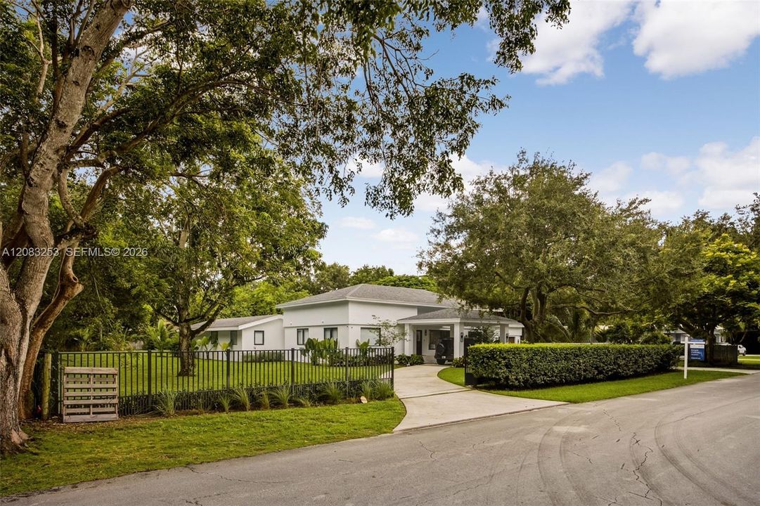 For Rent: $17,000 (5 beds, 4 baths, 5297 Square Feet)
