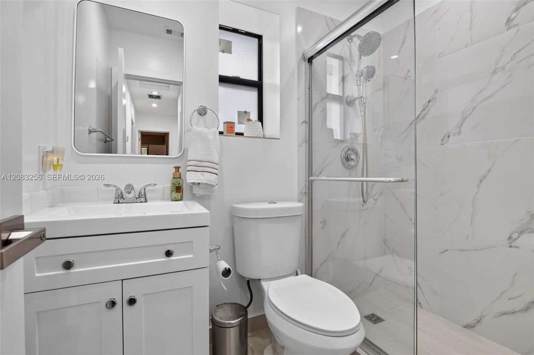 En Renta: $3,950 (3 camas, 2 baños, 1953 Pies cuadrados)