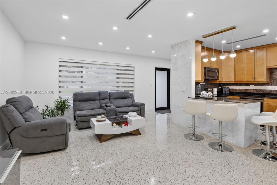 En Renta: $3,950 (3 camas, 2 baños, 1953 Pies cuadrados)