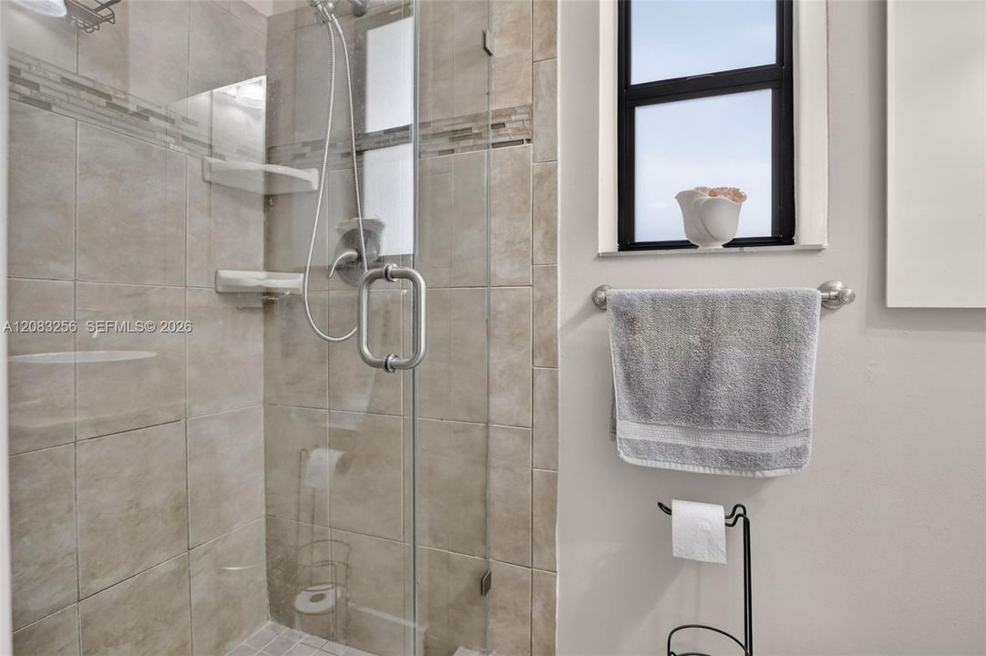 En Renta: $3,950 (3 camas, 2 baños, 1953 Pies cuadrados)