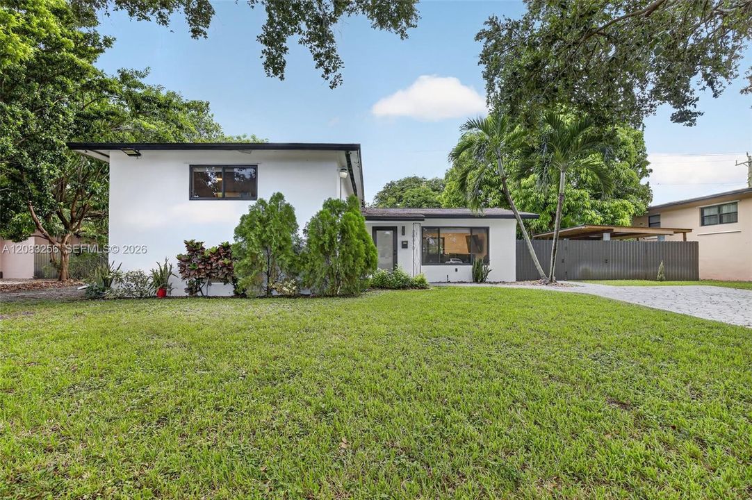 En Renta: $3,950 (3 camas, 2 baños, 1953 Pies cuadrados)