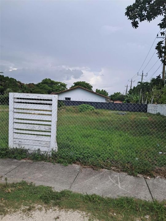 На продажу: $975,000 (10,000.00 acres)