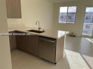 For Rent: $3,400 (3 beds, 2 baths, 1102 Square Feet)