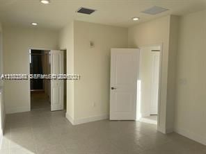 For Rent: $3,400 (3 beds, 2 baths, 1102 Square Feet)
