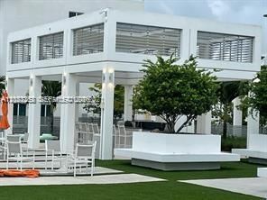 For Rent: $3,400 (3 beds, 2 baths, 1102 Square Feet)