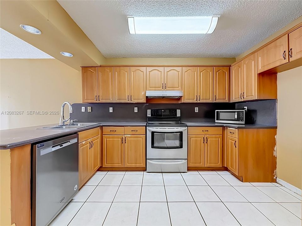 For Sale: $545,000 (4 beds, 2 baths, 1909 Square Feet)