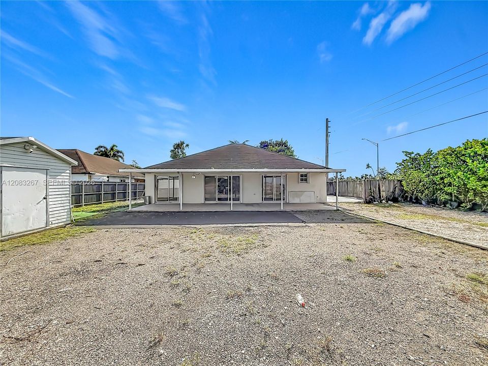 For Sale: $545,000 (4 beds, 2 baths, 1909 Square Feet)
