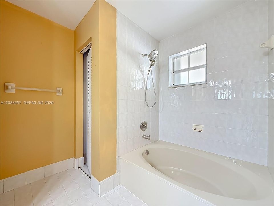 For Sale: $545,000 (4 beds, 2 baths, 1909 Square Feet)