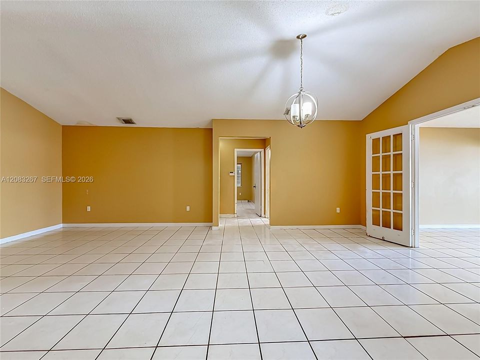 For Sale: $545,000 (4 beds, 2 baths, 1909 Square Feet)