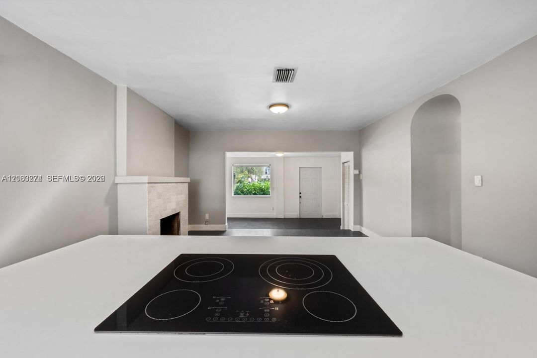 For Rent: $3,200 (2 beds, 1 baths, 1128 Square Feet)