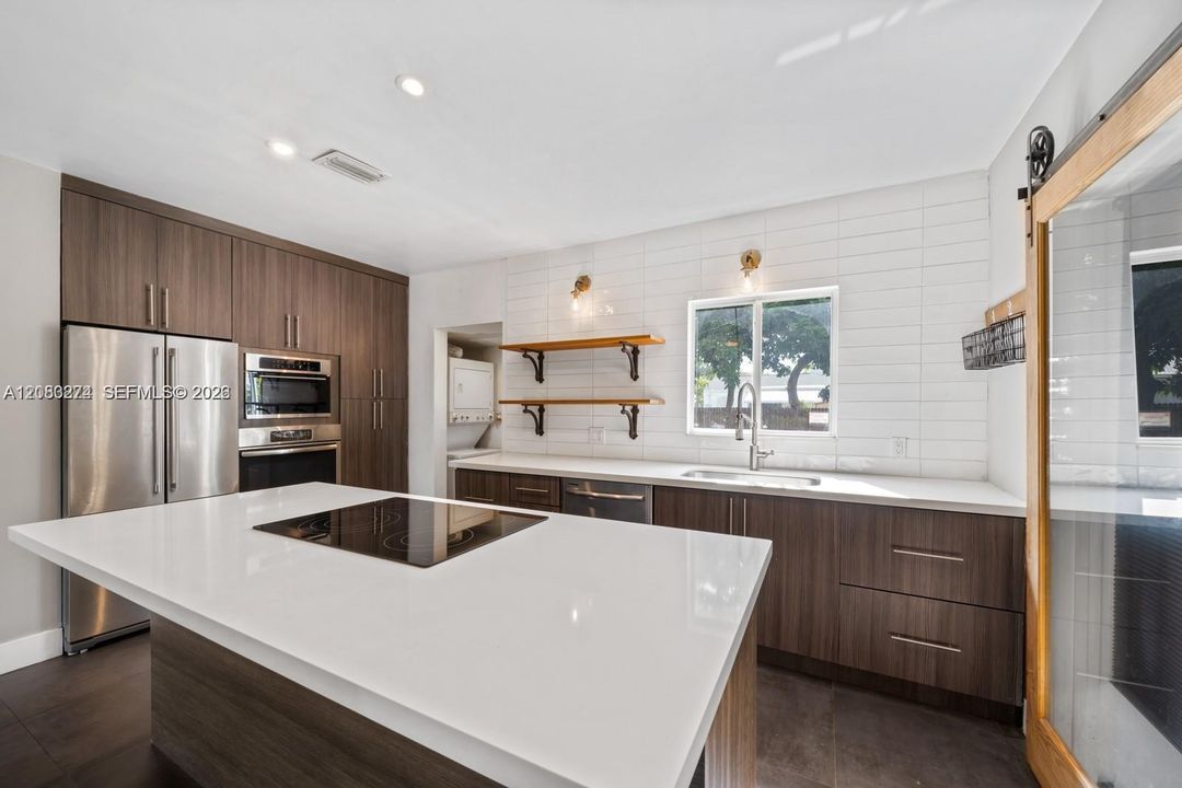 For Rent: $3,200 (2 beds, 1 baths, 1128 Square Feet)