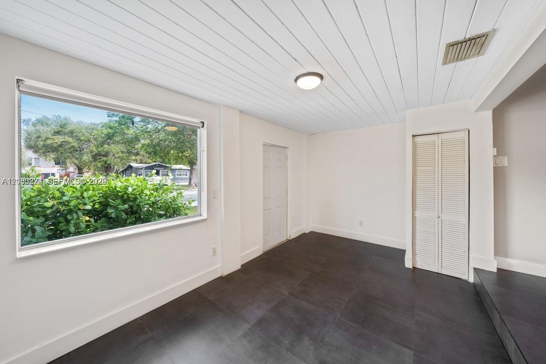 For Rent: $3,200 (2 beds, 1 baths, 1128 Square Feet)