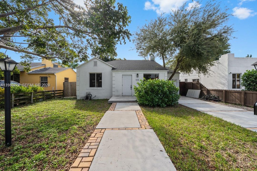 For Rent: $3,200 (2 beds, 1 baths, 1128 Square Feet)