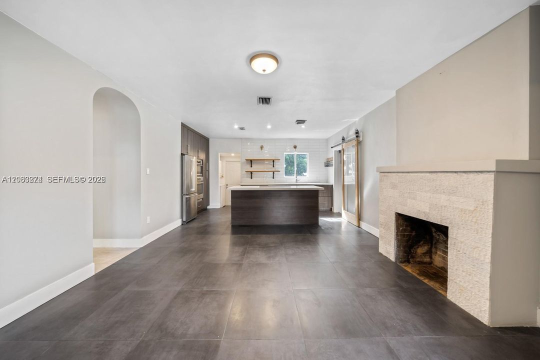 For Rent: $3,200 (2 beds, 1 baths, 1128 Square Feet)