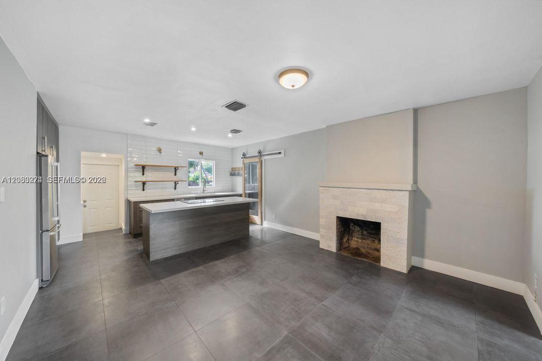 For Rent: $3,200 (2 beds, 1 baths, 1128 Square Feet)