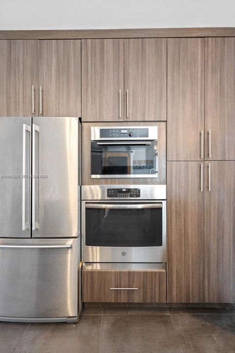 For Rent: $3,200 (2 beds, 1 baths, 1128 Square Feet)