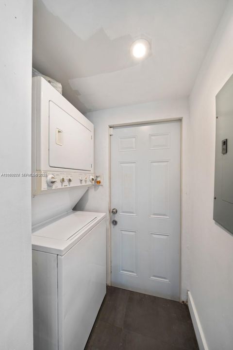 For Rent: $3,200 (2 beds, 1 baths, 1128 Square Feet)