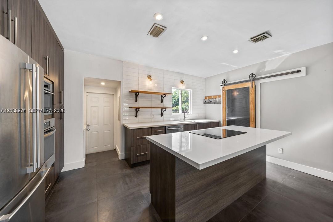 For Rent: $3,200 (2 beds, 1 baths, 1128 Square Feet)
