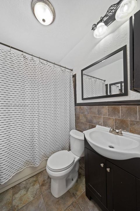For Rent: $3,200 (2 beds, 1 baths, 1128 Square Feet)