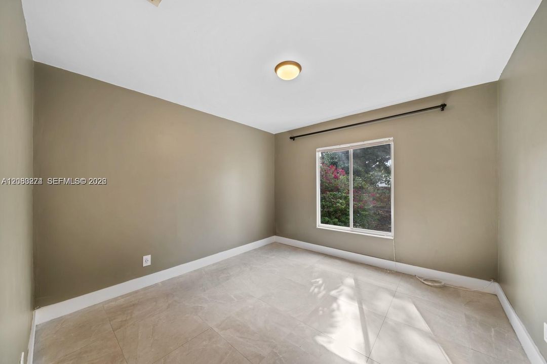 For Rent: $3,200 (2 beds, 1 baths, 1128 Square Feet)