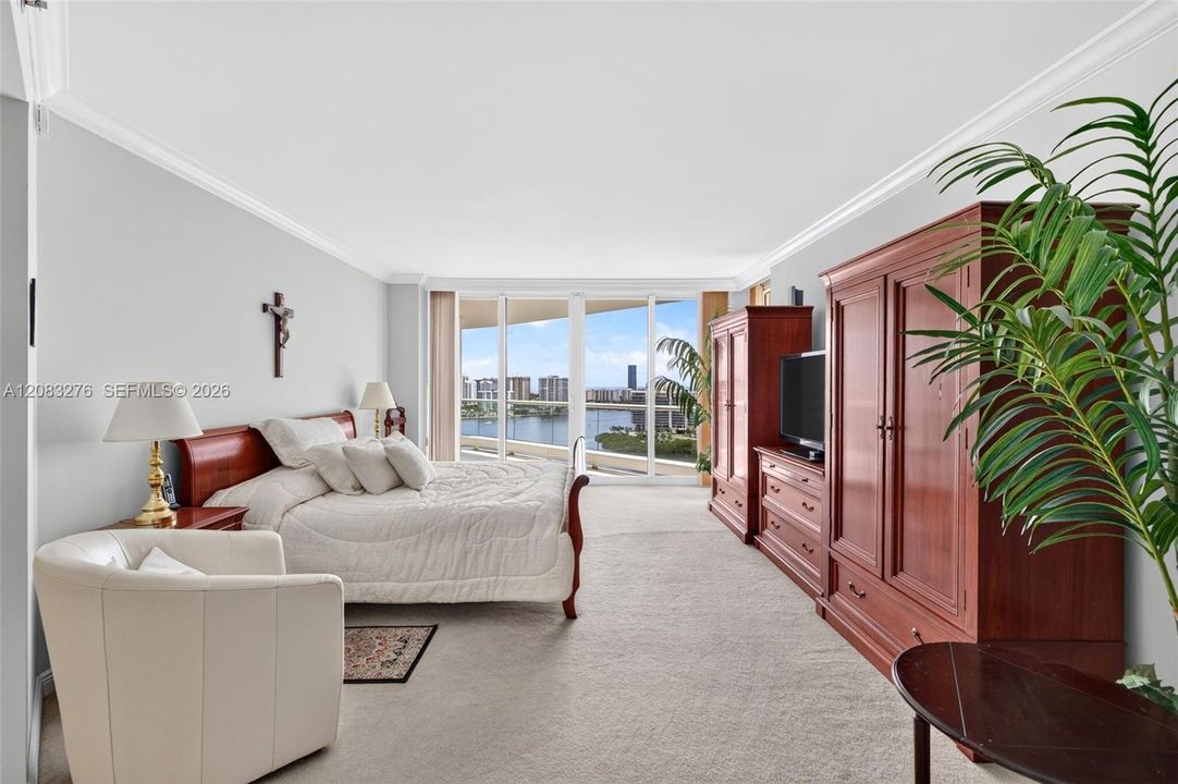 Activo con contrato: $1,525,000 (3 camas, 3 baños, 2390 Pies cuadrados)