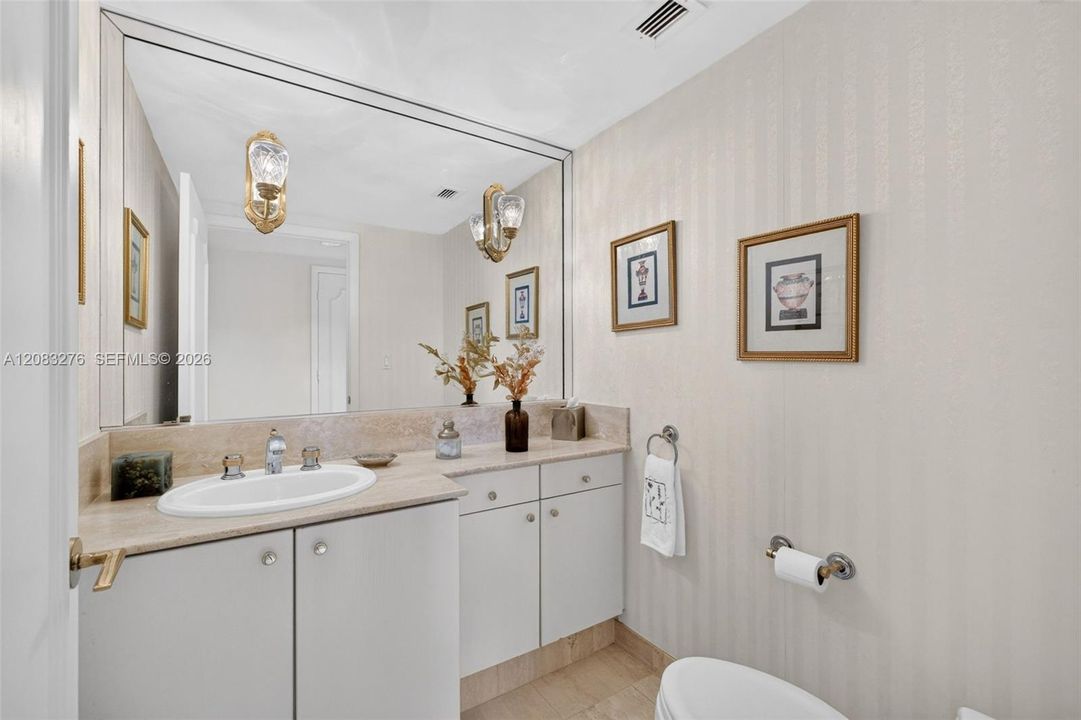 Activo con contrato: $1,525,000 (3 camas, 3 baños, 2390 Pies cuadrados)