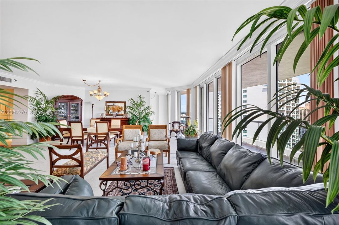 Activo con contrato: $1,525,000 (3 camas, 3 baños, 2390 Pies cuadrados)