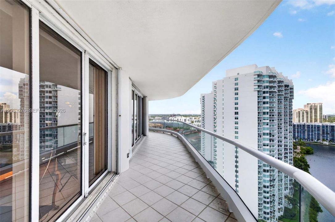 Activo con contrato: $1,525,000 (3 camas, 3 baños, 2390 Pies cuadrados)