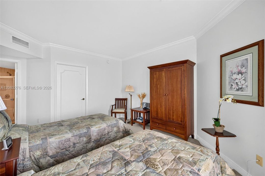 Activo con contrato: $1,525,000 (3 camas, 3 baños, 2390 Pies cuadrados)