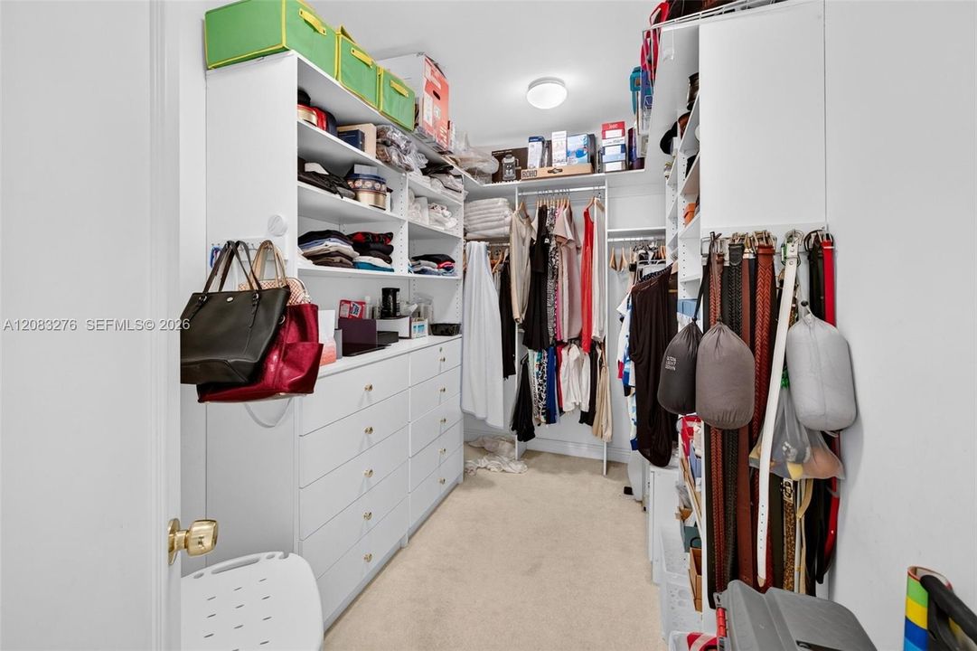 Activo con contrato: $1,525,000 (3 camas, 3 baños, 2390 Pies cuadrados)